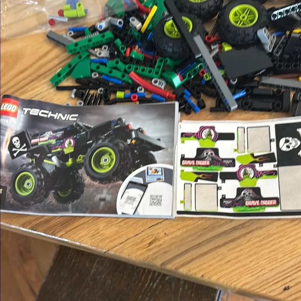 Lego Technic Monster Jam Trucks Grave Digger & Dragon Building Set OPEN BOX - Picture 7 of 8